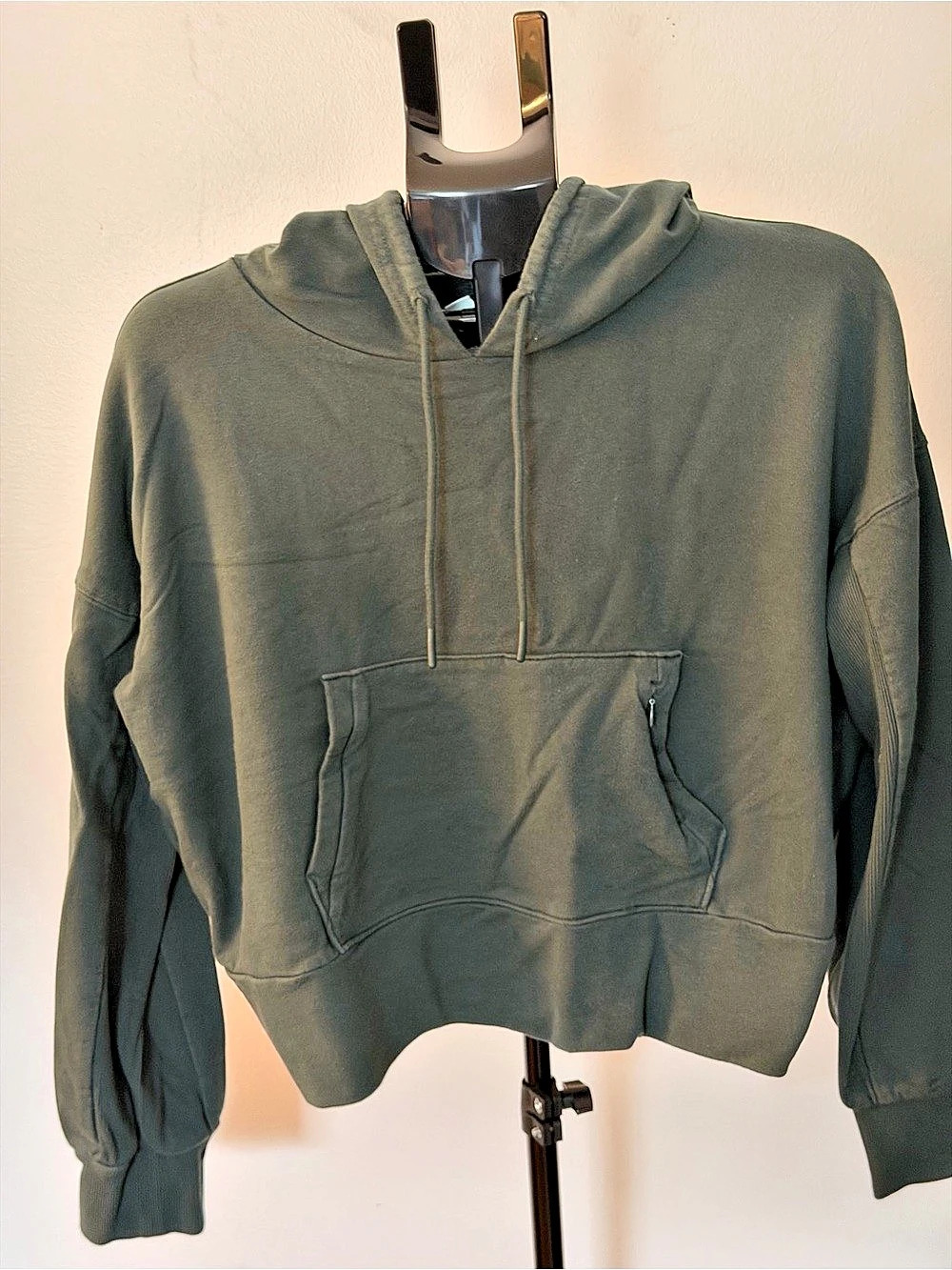 FLX Cropped Hoodie in Green Size Large Like New